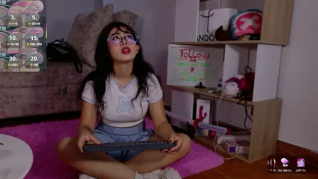 Show modela Vi_anayaa na web-kameri