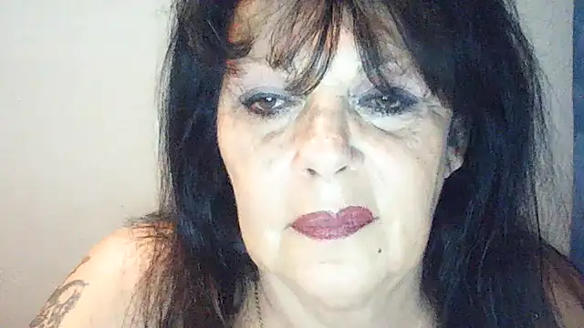LadyCHARMS69's Live XXX Chat