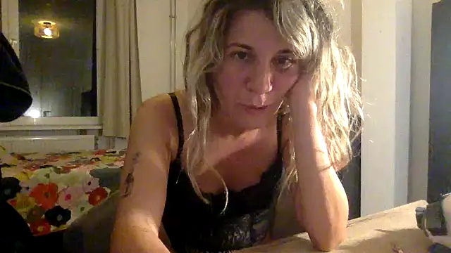 lindy94 Show in webcam