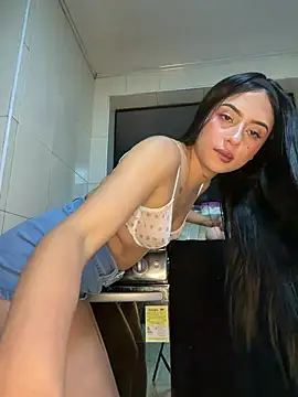 LilacNoir Adlı Modelin Canlı XXX Sohbeti
