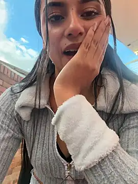 LilacNoir Adlı Modelin Canlı XXX Sohbeti