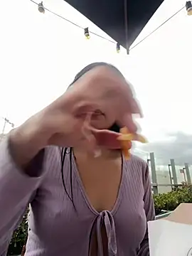 LilacNoirn Webbikameraesitys