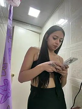 LilacNoir's Live XXX Chat