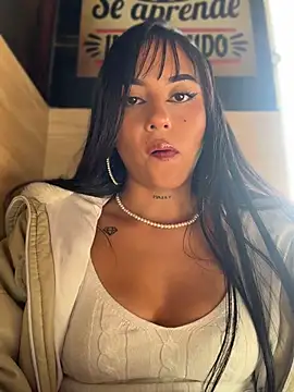 LilacNoir webcam show