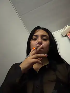 LilacNoir Show in webcam