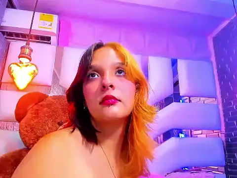 AnneJonees Show in webcam