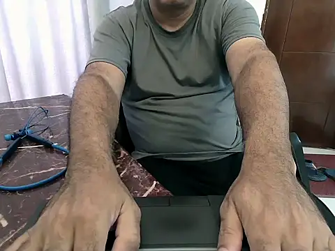 BiSexualBear Webcam Show