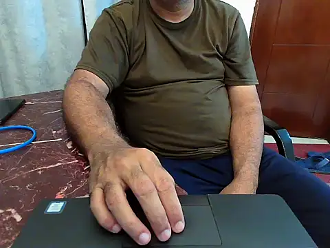 BiSexualBear webcam show