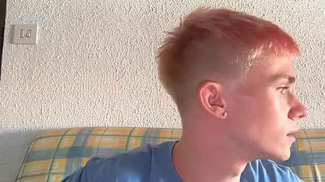Pertunjukan Kamera Web twiinknico