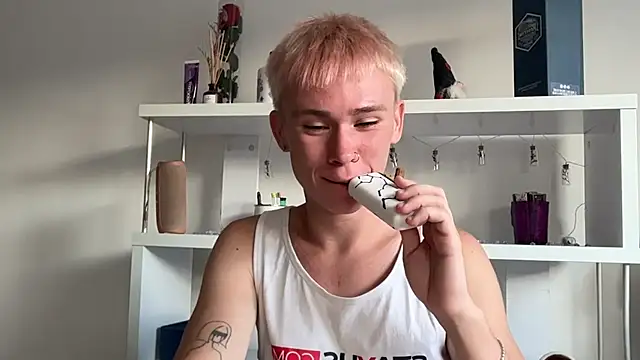 twiinknico webcam show