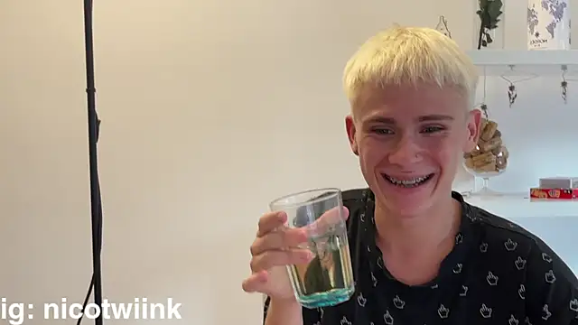 twiinknico Webcam Show