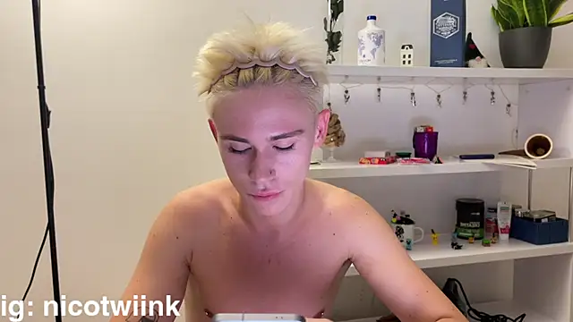 twiinknico Adlı Modelin Web Kamerası Şovu