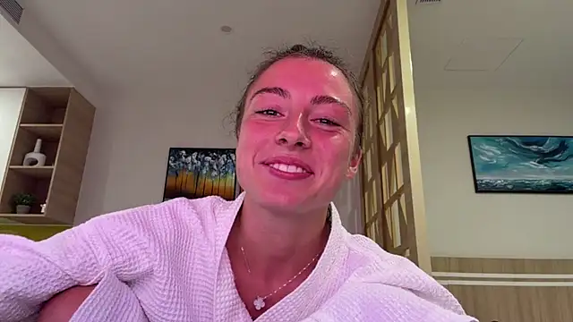הופעת וובקאם של Monicaqte