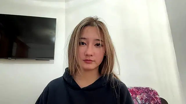 CloudyClamber Chat XXX live