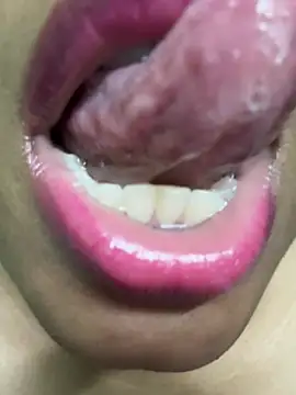 Little_hot_angle Webcam-Show