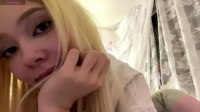 LinaFloww Show in webcam