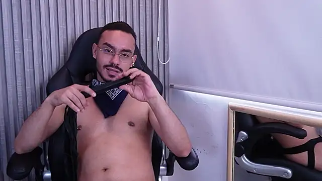 Show modela thomas_montiel na web-kameri
