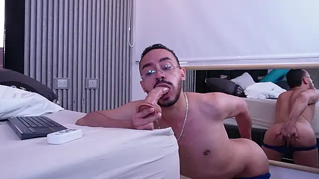 thomas_montiel XXX чат на живо