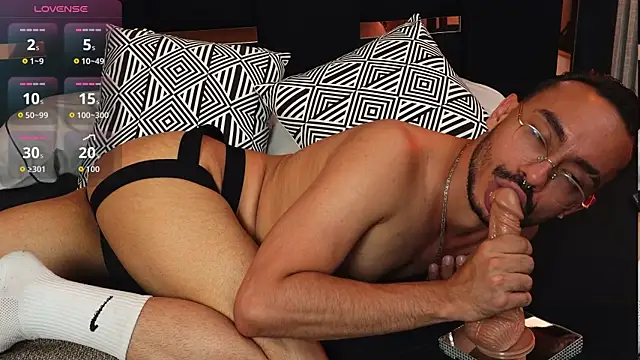 Show modela thomas_montiel na web-kameri