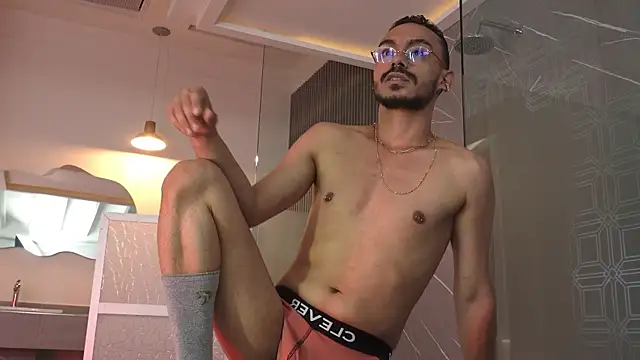 thomas_montiel's Webcam Show