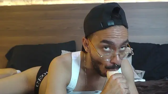 thomas_montiel's Webcam Show