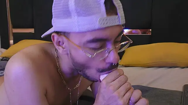thomas_montiel's Webcam Show