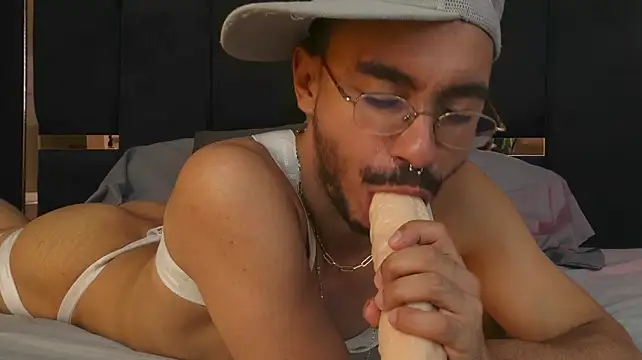 thomas_montiel Show Webcam