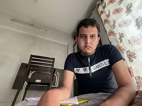 Intruder__ Pertunjukan Webcam