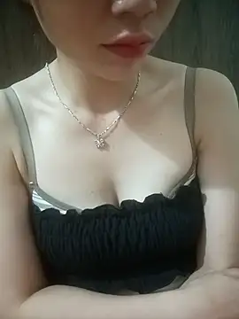 Aria_Maya Show in webcam