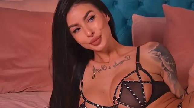 EvaAmantti Adlı Modelin Canlı XXX Sohbeti
