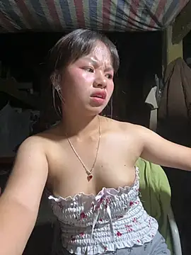 Lindan_cute Chat XXX in diretta