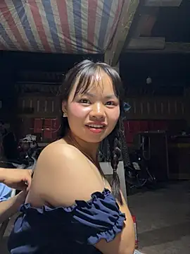 Lindan_cute Chat XXX in diretta