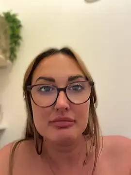 Crystal_xoxn Webbikameraesitys
