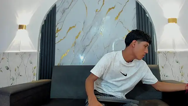 Pertunjukan Kamera Web EMILIANO_BLESS