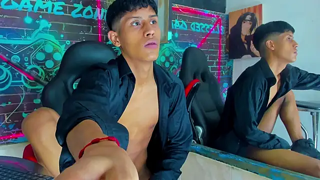 Show modela EMILIANO_BLESS na web-kameri