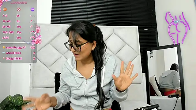 azul_moonn Show in webcam