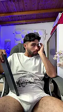 AlejandroGreco webcam show