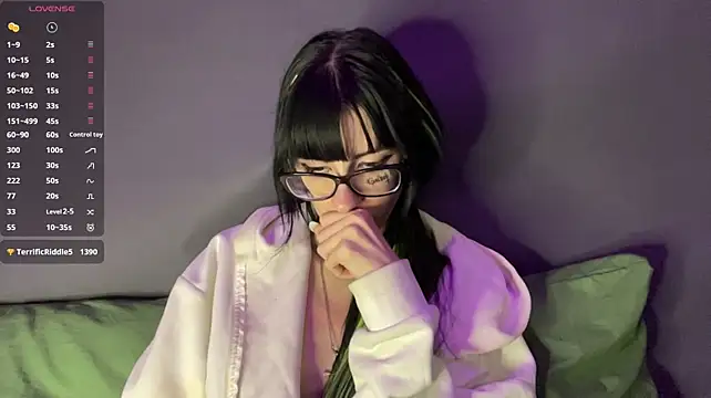 XXX chat uživo modela 3mominty