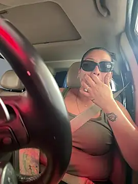 Jayybabyy97: διαδικτυακό σόου στην κάμερα