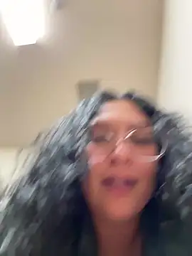 Jayybabyy97: διαδικτυακό σόου στην κάμερα