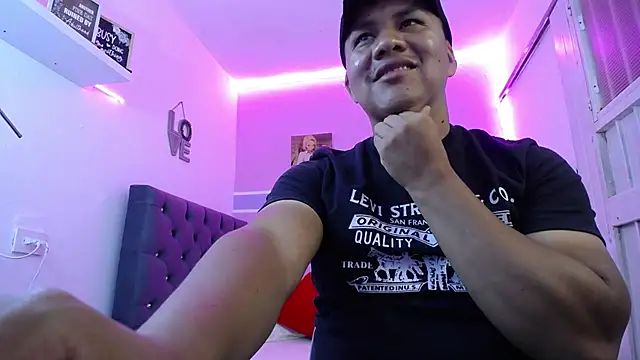 fuego_moro's Webcam Show