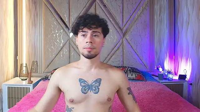 Twinfire_zeus Show in webcam