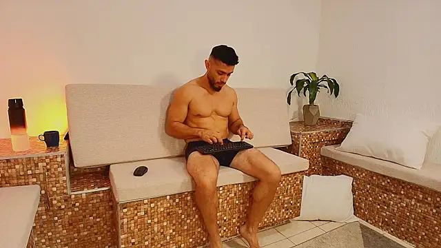 Mateo_Vega_ Adlı Modelin Canlı XXX Sohbeti