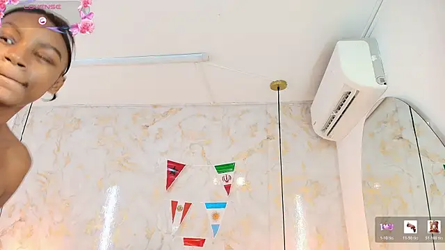 ariannaruiz Webcam Show