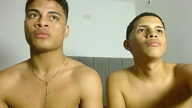 Jose_And_Daniel Show in webcam
