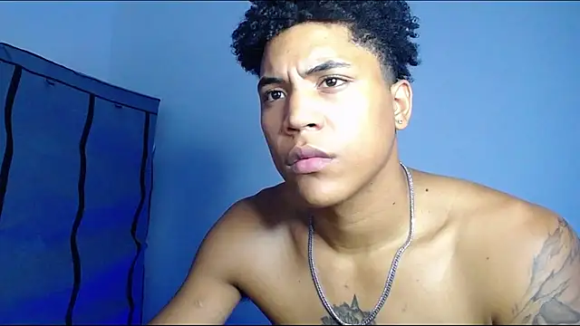 Show modela LatinEvanoBBC na web-kameri