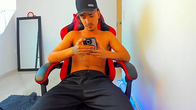Show modela VibehotSe na web-kameri
