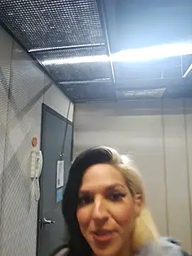 lil_jiggly's Webcam Show