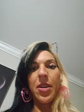 הופעת וובקאם של lil_jiggly