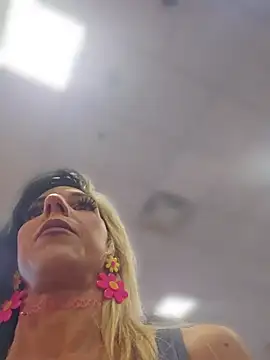 lil_jiggly webkamerás műsora